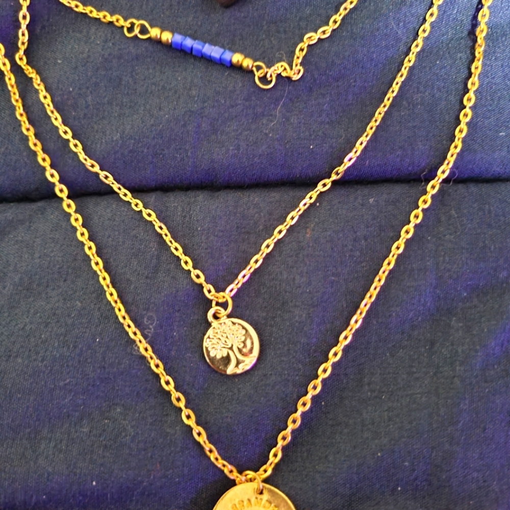 Necklace gold